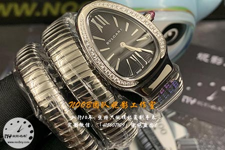 BV宝格丽蛇形手表与Tubogas手链的结合成为时尚的代名词